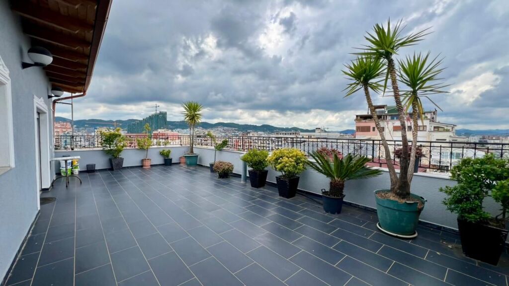 Ufficio Premium in Affitto⚜️: 3 Ambienti di Lavoro + 1 Veranda📍Rruga e Kavajës (Vicino a Esp Oil, Fronte Strada) - Sup. 200m² - 3000€/Mese || Super Privacy Totale