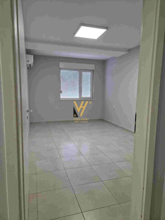 UFFICIO 50 M2 IN AFFITTO A MANGALEMI, 21 DICEMBRE 40.000 LEKE