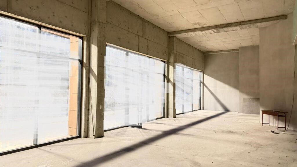Business premises for rent – Red School !