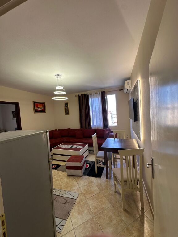 OKAZION. Shitet Apartament 2+1 prane Vila L.