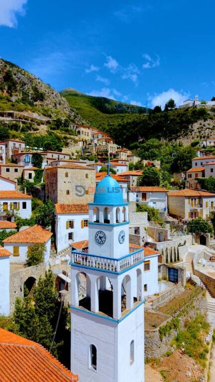 Casa caratteristica su 2 piani in vendita, all'interno del Complesso Zoe Hora