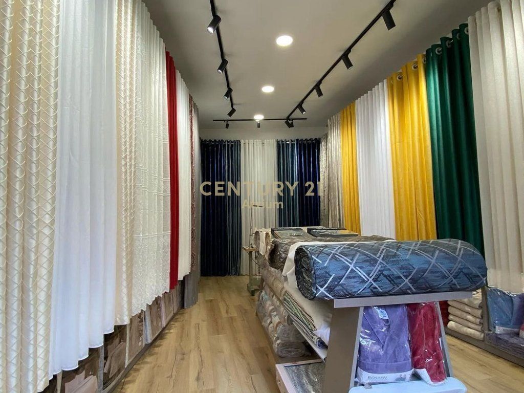 NEGOZIO IN VENDITA SULLA STRADA PRESSO SELVIA!!! 270.000 €