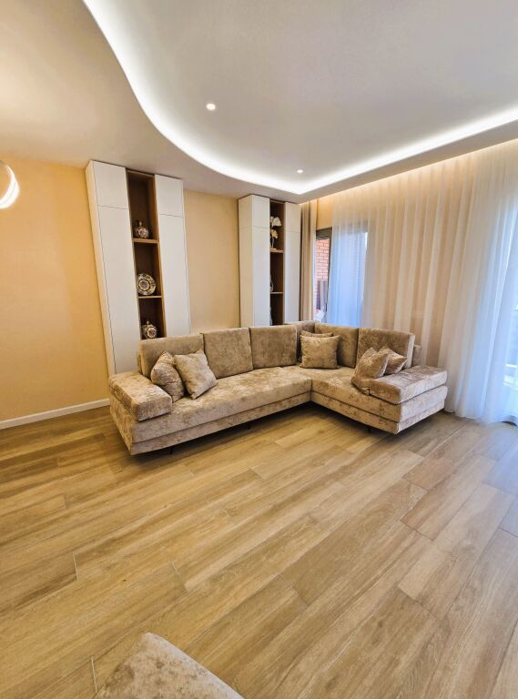 🌇Jepet Apartament 2+1 me Qira te Kompleksi Delijorgji☄️Godinat e Reja📍