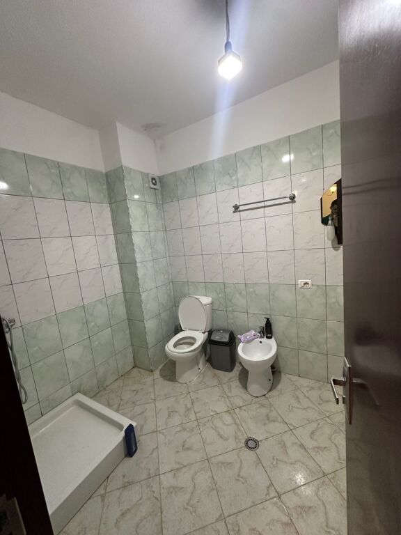 OKAZION.Shitet Apartament 2+1 Astir prane Klensit.