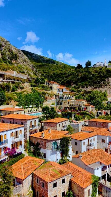 Casa caratteristica su 2 piani in vendita, all'interno del Complesso Zoe Hora