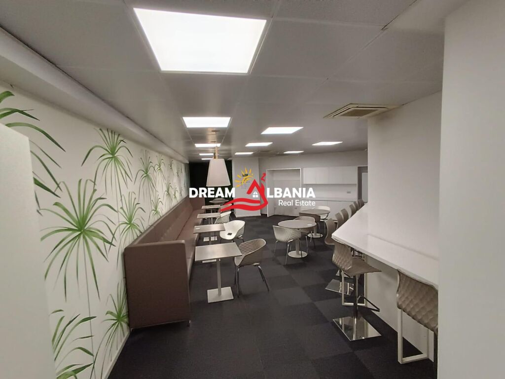 Business premises for rent near the Zogu Zi roundabout (ID 42611547)