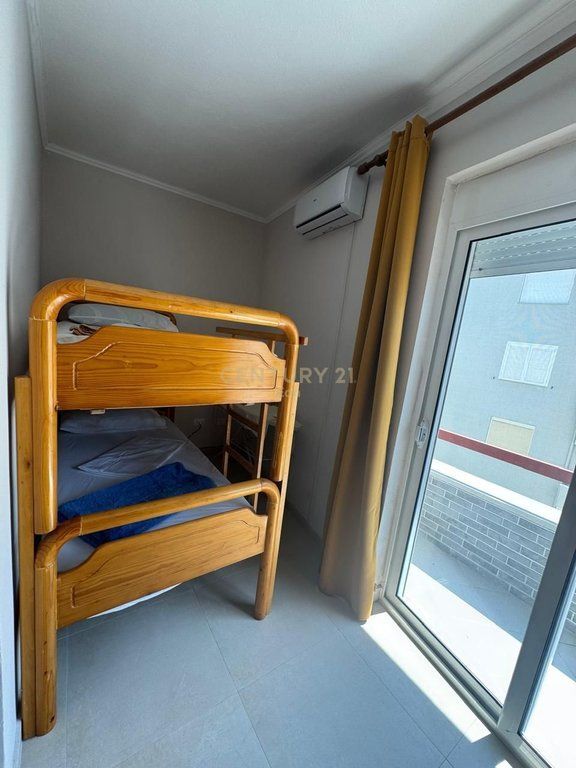 Jepet me Qira Apartament 2+1 me Pamje Deti në Plazh, Durrës !