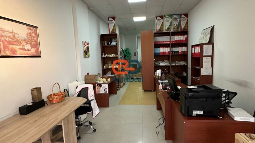 Occasione!!! Negozio in Vendita con Vista Super, Vicino alla Scuola Rossa!!!
