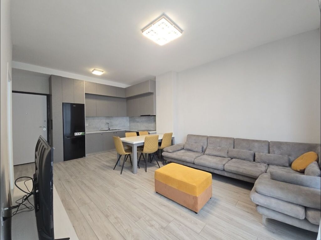 Apartament 1+1 me qira tek Komuna e Parisit!