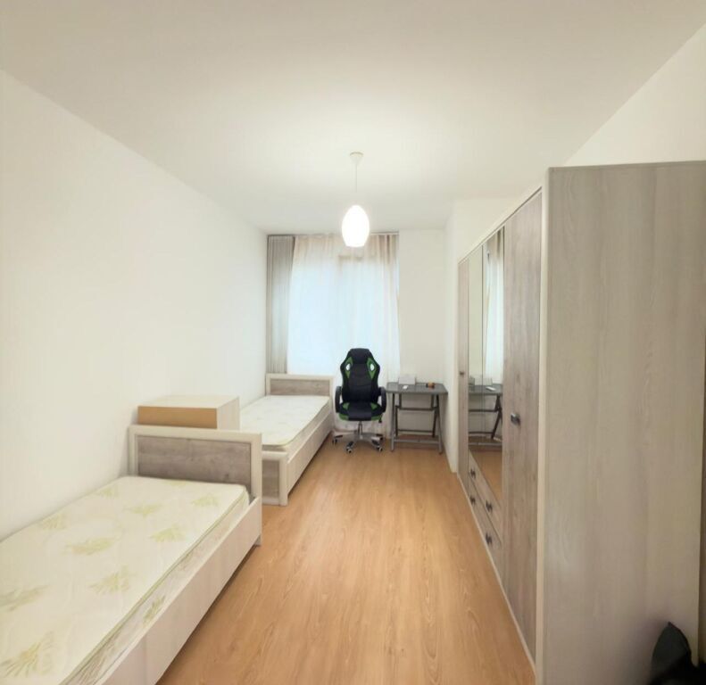 Jepet Apartament 2+1+2 me qira tek Unaza re