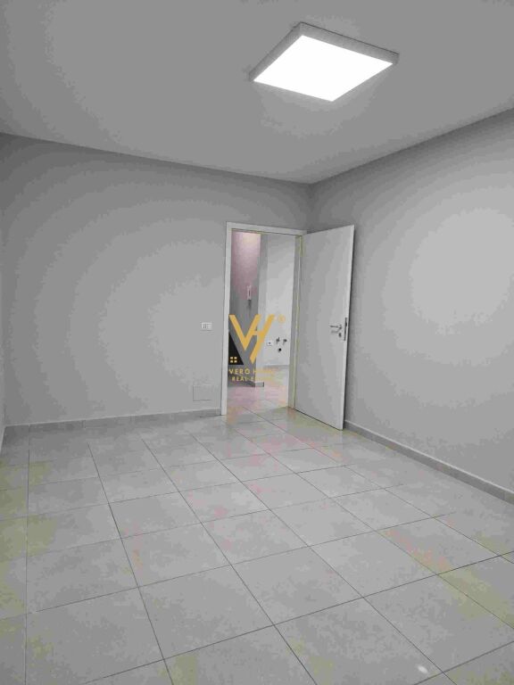 UFFICIO 50 M2 IN AFFITTO A MANGALEMI, 21 DICEMBRE 40.000 LEKE