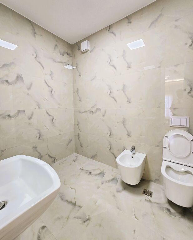 🌇Jepet Apartament 2+1 me Qira te Kompleksi Delijorgji☄️Godinat e Reja📍