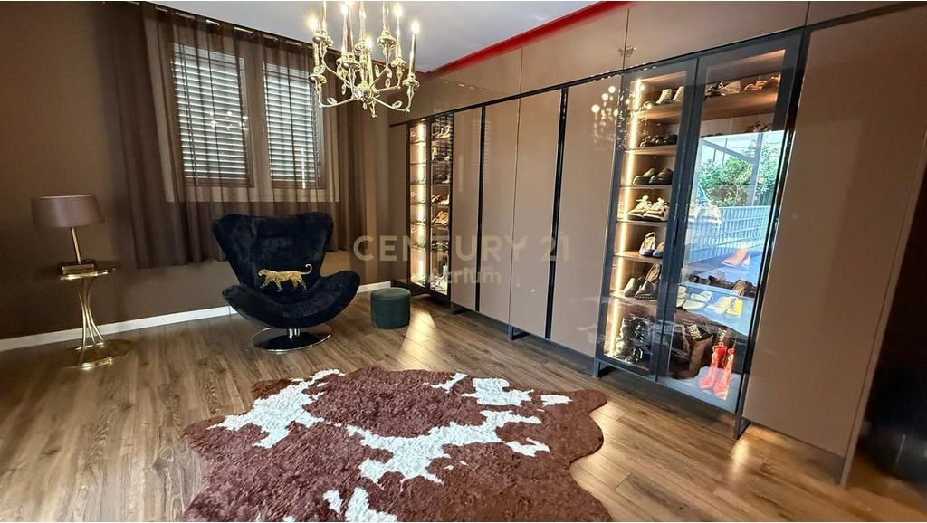 3-STOREY VILLA FOR RENT AT AMERICAN VILLAS! 3,500 € /Month
