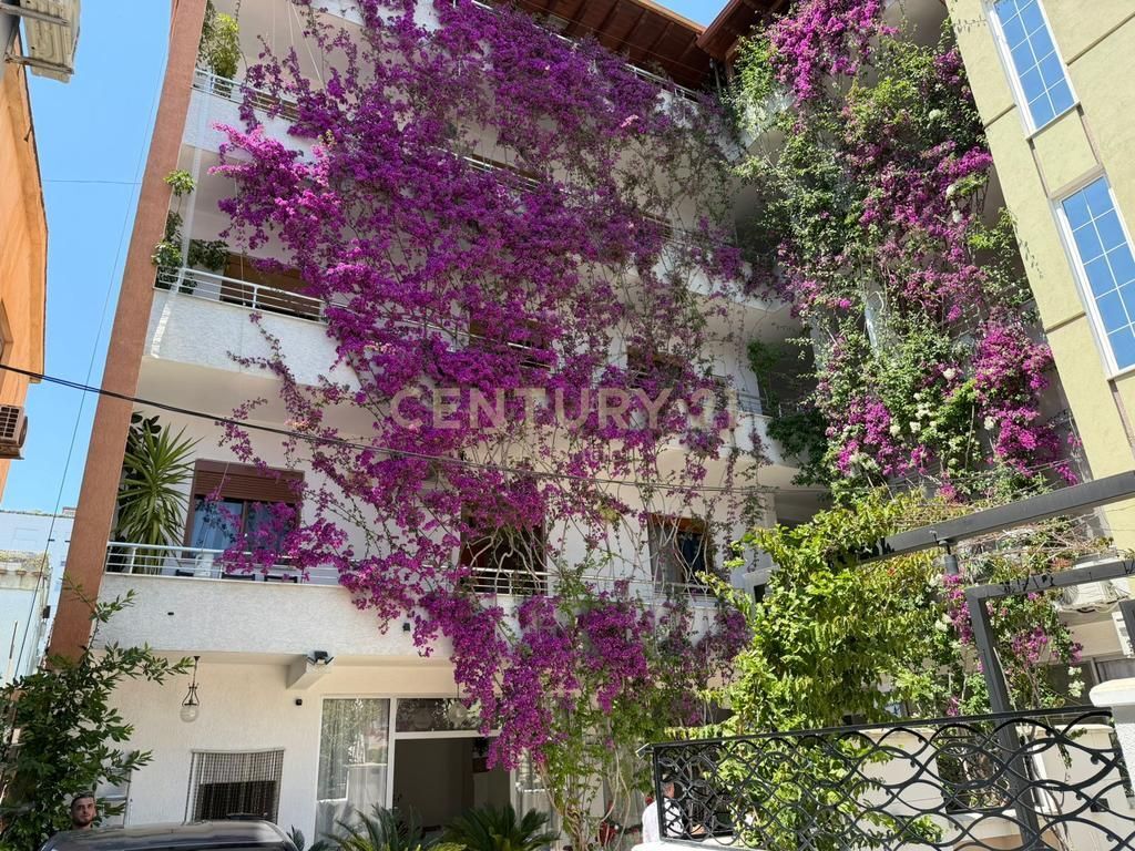 HOTEL IN VENDITA MOLTO VICINO AL MARE SULLA SPIAGGIA, DURAZZO!