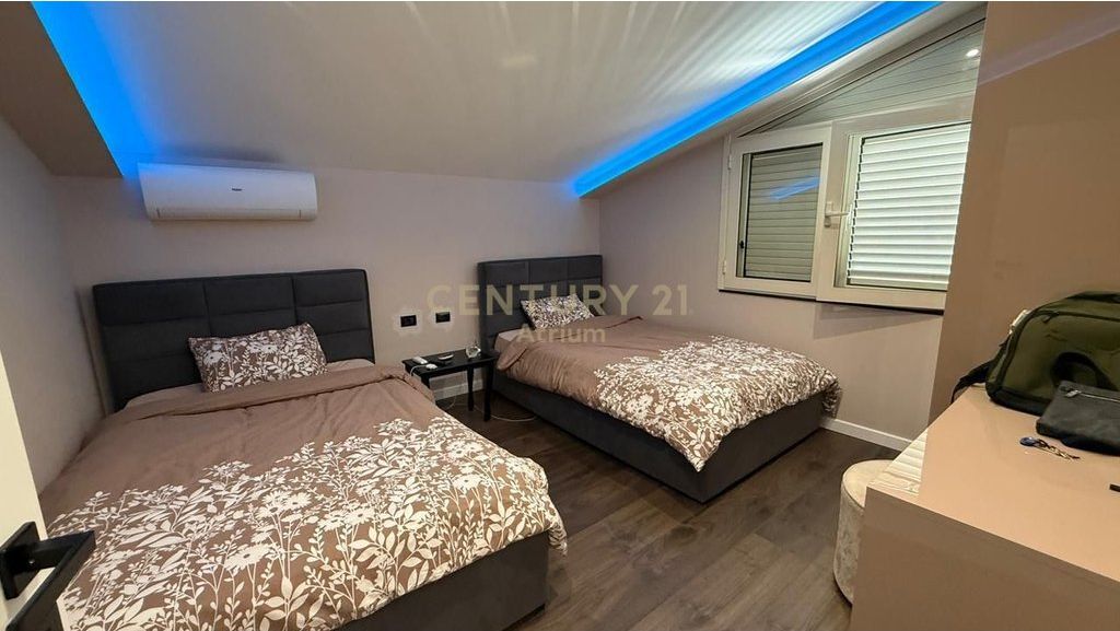 AFFITTASI VILLA SU 3 PIANI ALLE VILLE AMERICANE! 5.000 € /Mese