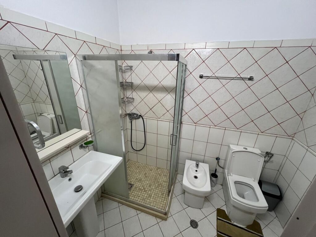Jepet me qera apartament 2+1+2+parking ne Astir , 550 Euro