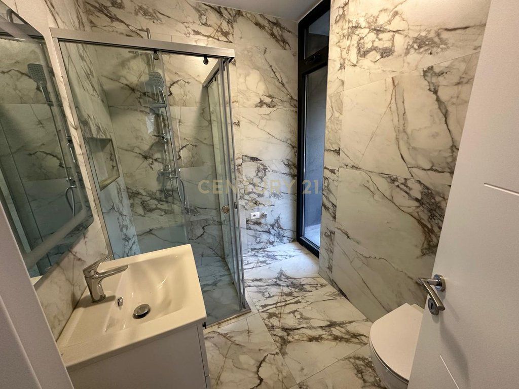VENDESI APPARTAMENTO 2+1+2 CON VISTA MARE PRESSO "WHITE HILL RESIDENCE" A CURRILA !