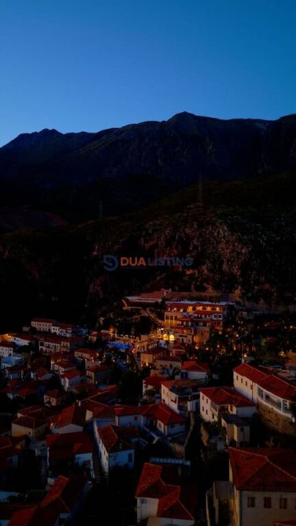 Casa caratteristica su 2 piani in vendita, all'interno del Complesso Zoe Hora