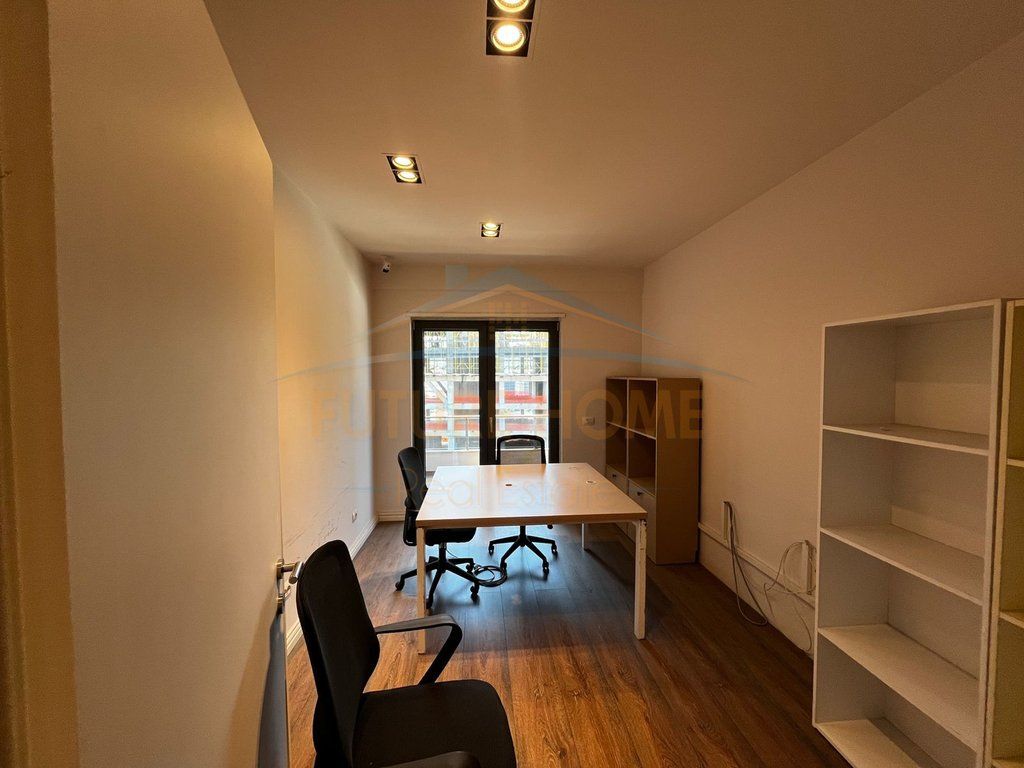 SHITET APARTAMENT 3+`1 ,RING CENTER, ZOGU I ZI