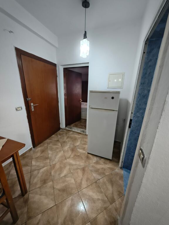 Jepet Apartament me Qera tek Brryli afer Votres  me Cmimin 450 mije leke