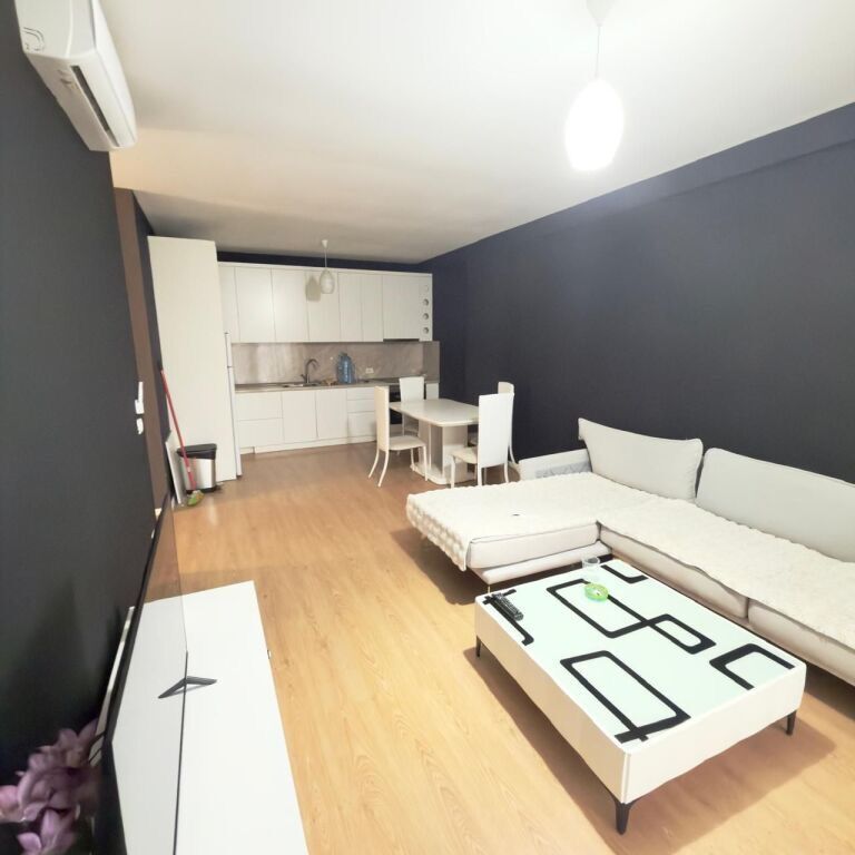 Jepet Apartament 2+1+2 me qira tek Unaza re