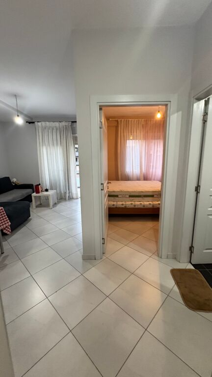 Jepet me qera apartament 1+1 i mobiluar tek Kompleksi Golden Park