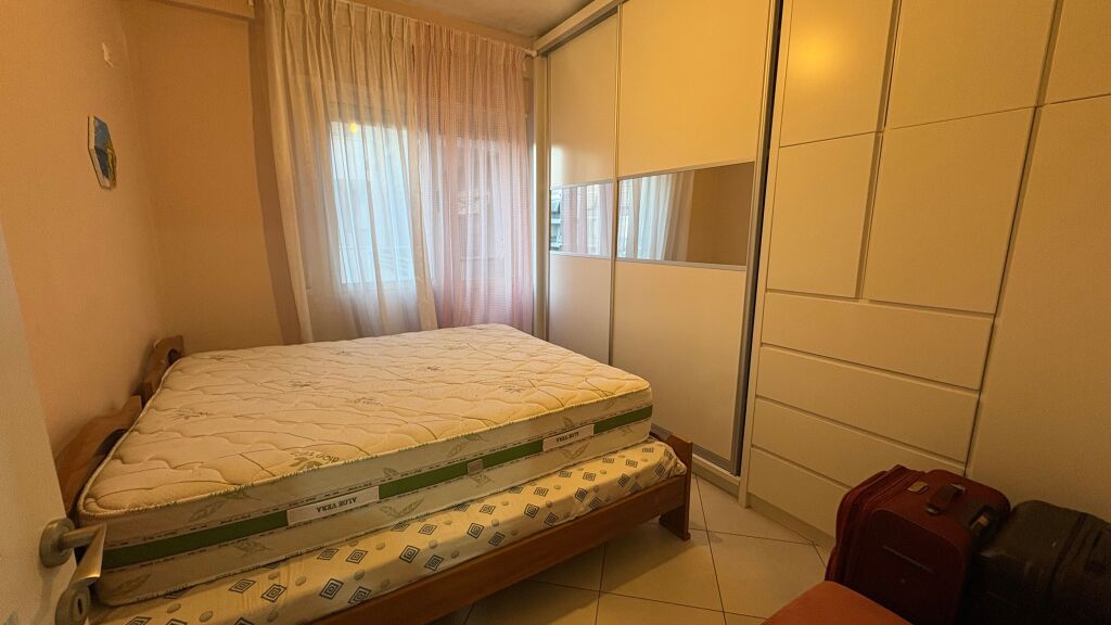 Jepet me qera apartament 1+1 i mobiluar tek Kompleksi Golden Park
