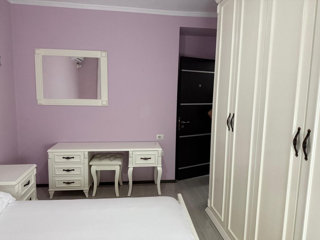 Affittasi 2+1+1 Komuna e Parisit 700€