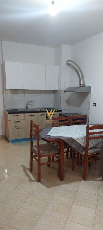 JEPET APARTAMENT 1+1 ME QERA NE VASIL SHANTO 45.000 LEKE