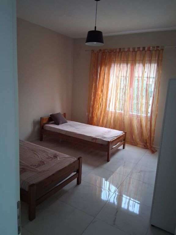 Qera | Shtëpi private 3 + 1 | Rruga e Elbasanit | 550 €/muaj