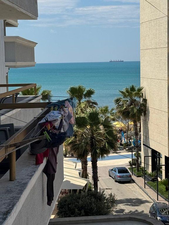 Jepet me Qira Apartament 2+1 me Pamje Deti në Plazh, Durrës !