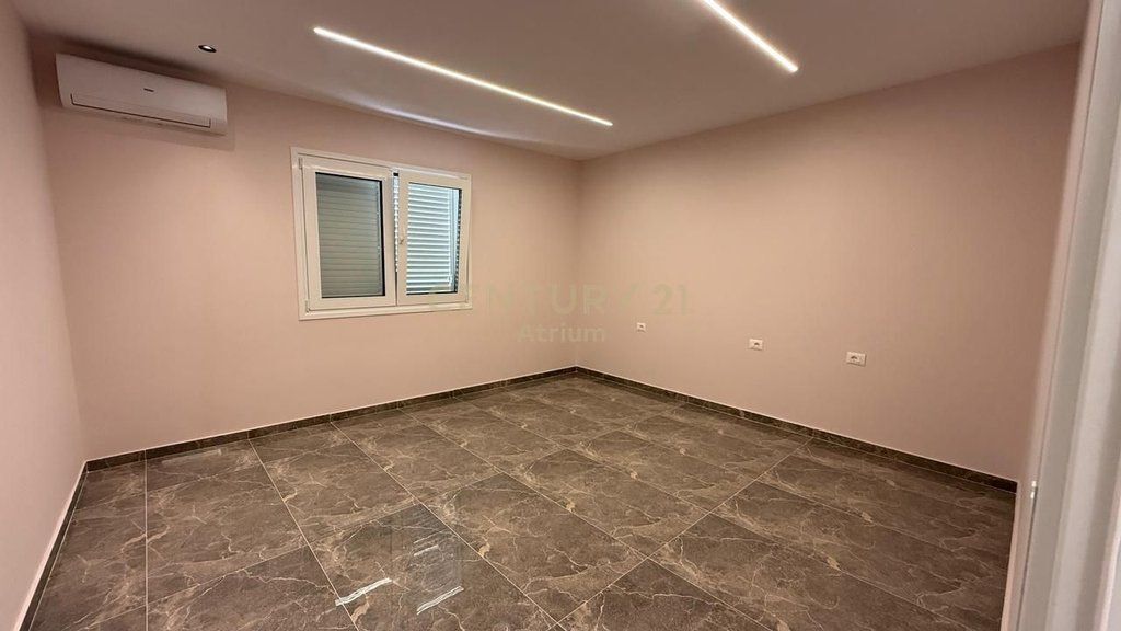 AFFITTASI VILLA SU 3 PIANI ALLE VILLE AMERICANE! 5.000 € /Mese