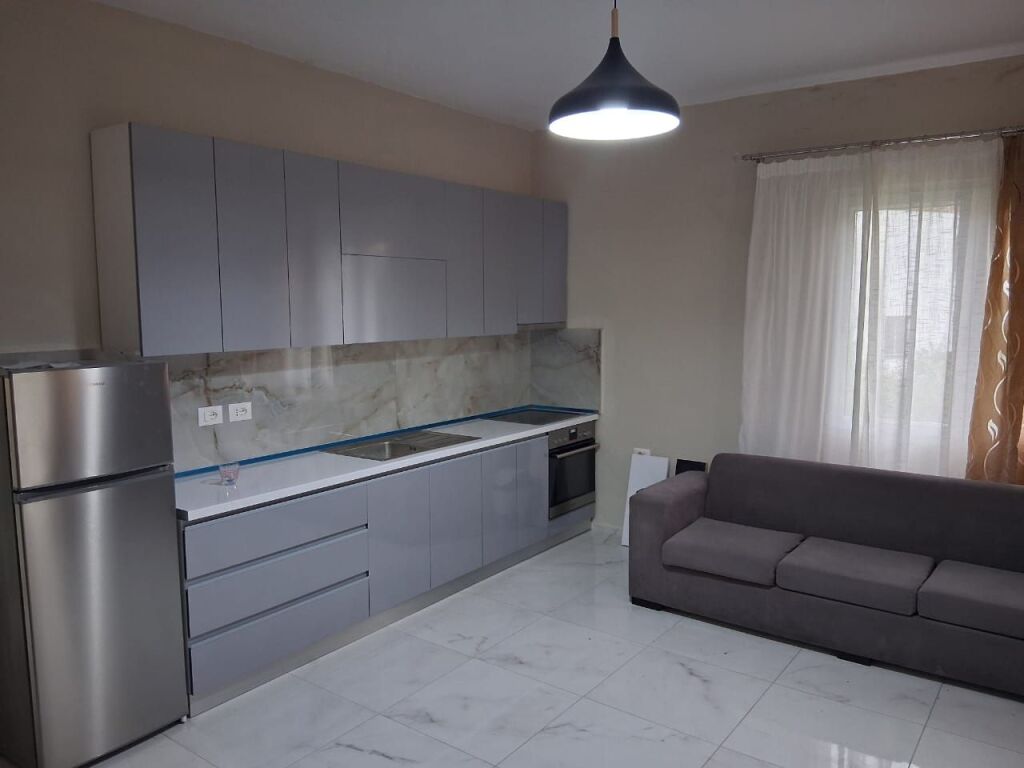 Qera | Shtëpi private 3 + 1 | Rruga e Elbasanit | 550 €/muaj