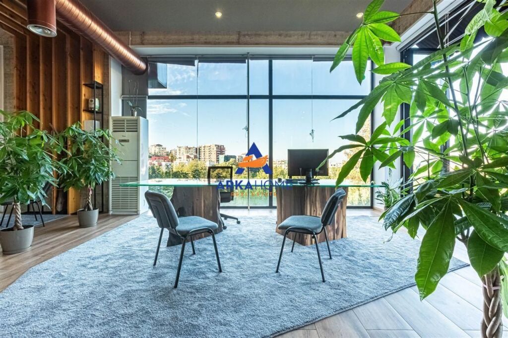 LOCALE UFFICIO CONDIVISO IN AFFITTO 220 M2 "SOPRA IL GIARDINO BOTANICO" 600 EURO