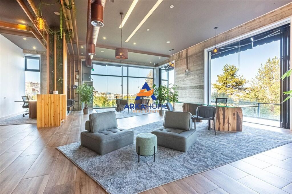 LOCALE UFFICIO CONDIVISO IN AFFITTO 220 M2 "SOPRA IL GIARDINO BOTANICO" 600 EURO