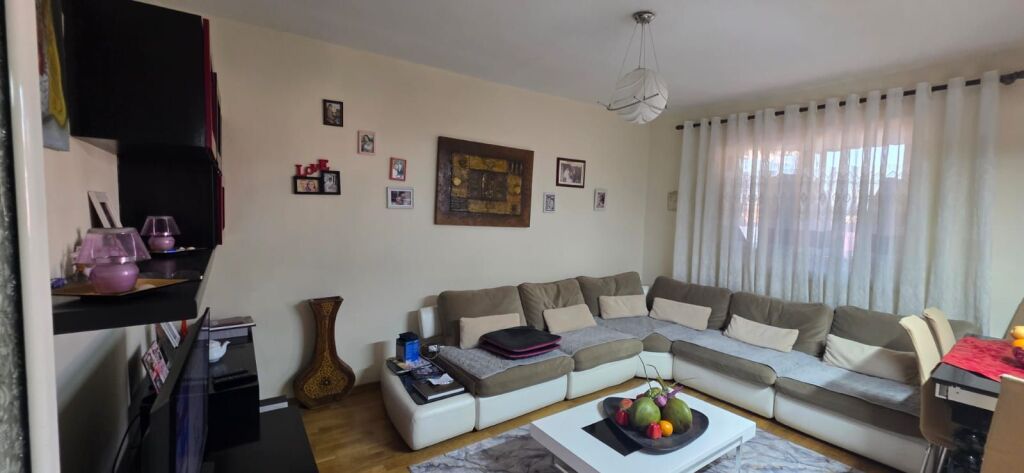 Vendesi in vendita 1+1 a Kombinat