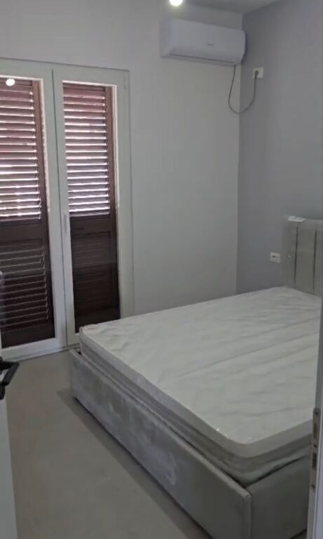Affitto | Vilë 1 + 1 | Rruga 5 Maji | 450 €/mese