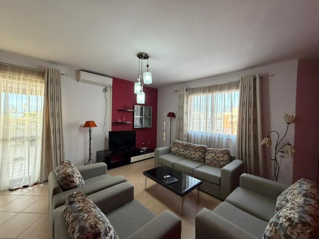 Apartament 2+1+Verande per shitje tek Big Market Yzberisht.
