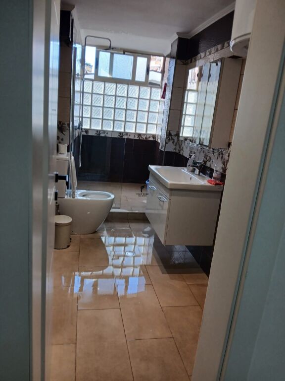 UFFICIO IN AFFITTO 83 M2 21 DICEMBRE 80.000 LEKE FH-76396