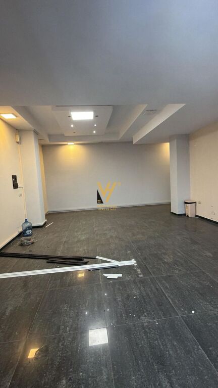 LOCALE COMMERCIALE DI 160 M2 IN AFFITTO A ASTIR 1.100 EURO