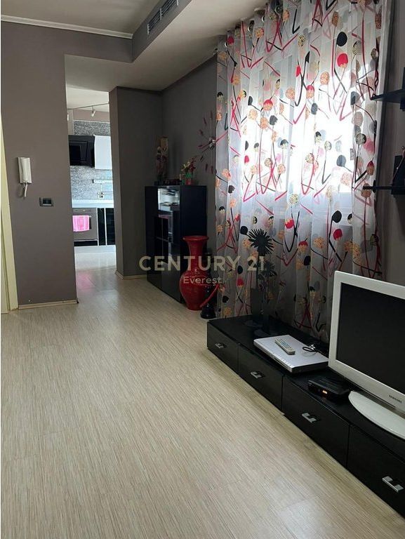 ISH EKSPOZITA, JAPIM ME QIRA APARTAMENT 2+1+2 1,000 € /Muaj