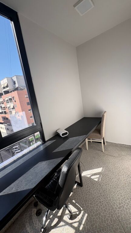 Shitet apartament 2+1 i mobiluar ne Astir