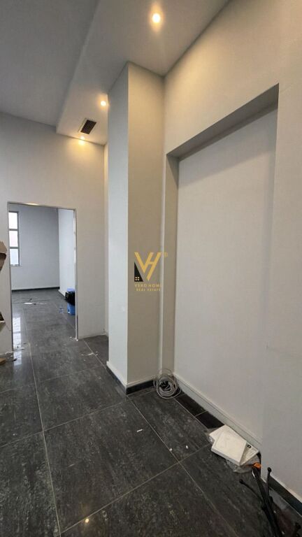 LOCALE COMMERCIALE 90 M2 IN AFFITTO A ASTIR 600 EURO