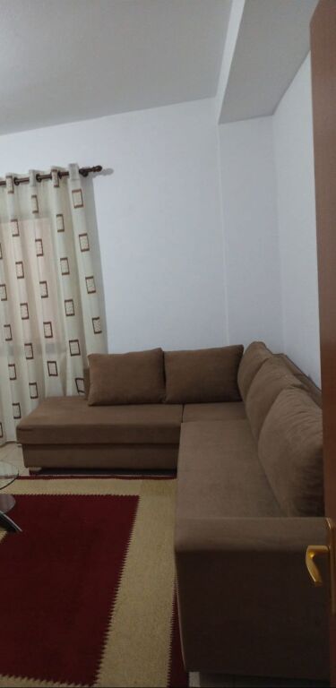 APARTAMENT 1+1 370 EURO ISH PARKU I AUTOBUZAVE,PAS GLOBE