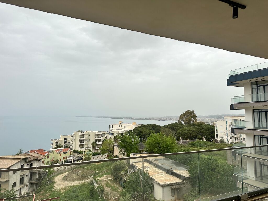 Apartament me Pamje nga Deti për shitje në Vlorë