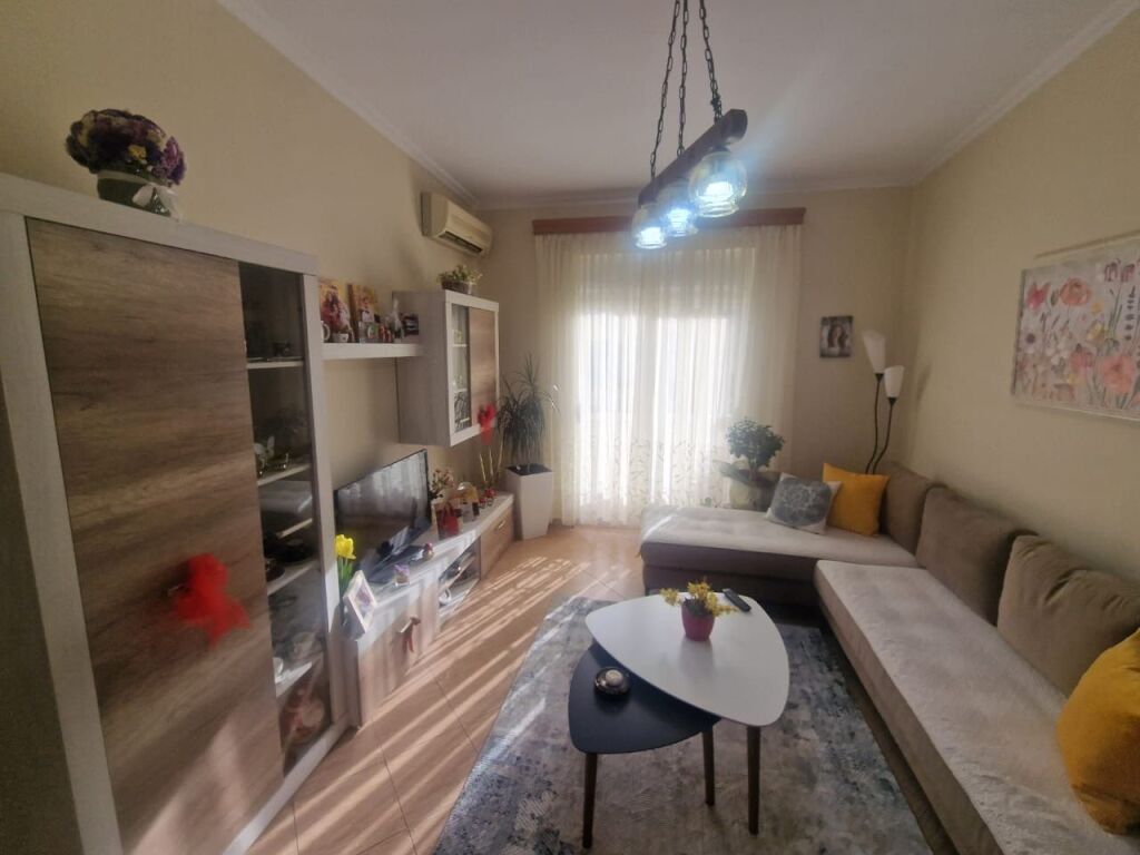 Lato strada. 3+1 a Bllok in vendita!!! Ottima opportunità di divisione