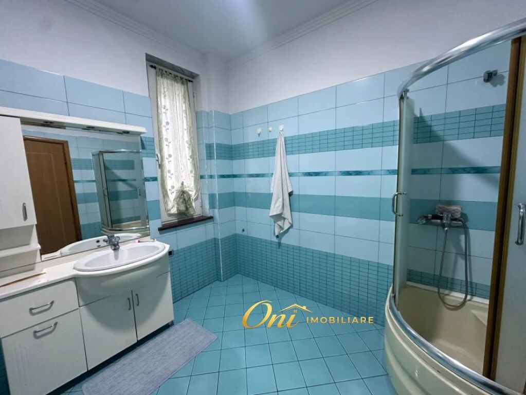 JEPET APARTAMENT ME QERA 2+1 MYSLYM SHYRI