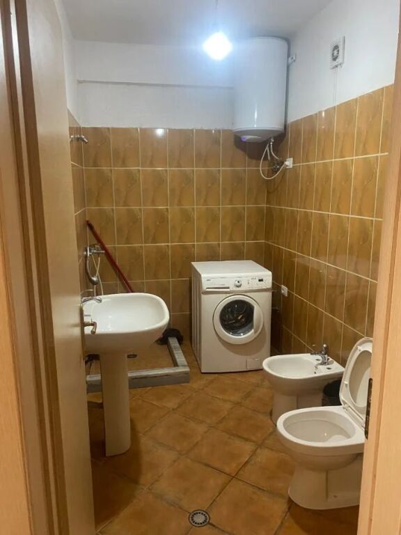 APARTMENT 1+1. 300 EURO.FRESH