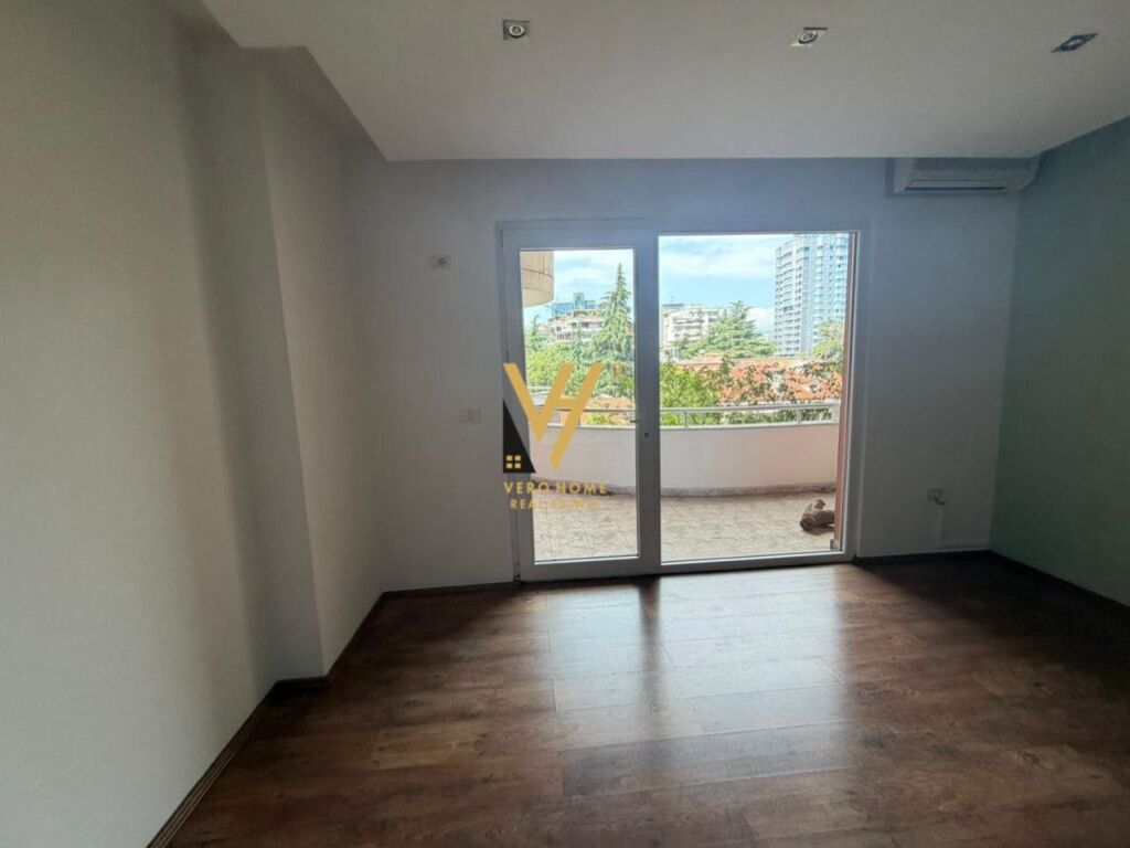 UFFICIO DI 187 M2 IN AFFITTO A BLLOK 3.366 EURO