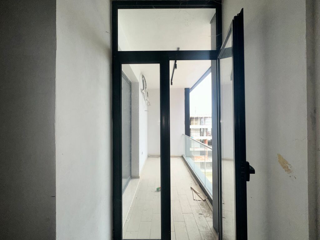 Apartament me Pamje nga Deti për shitje në Vlorë